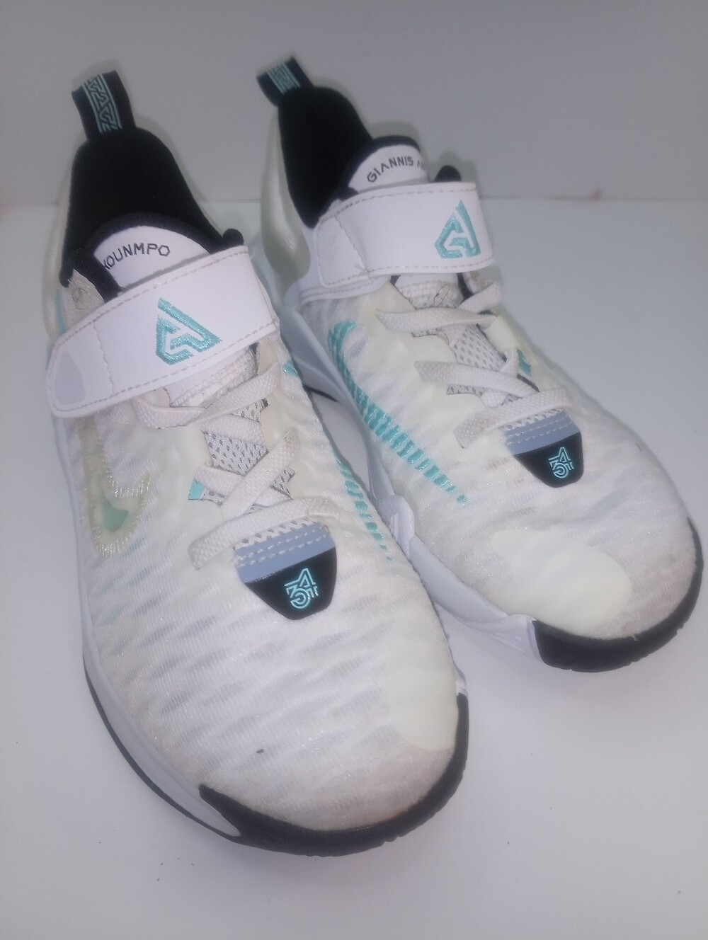 Youth Nike White/Black Athletic Sneaker Sz 12c